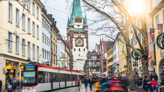 Ciekawe, że właśnie tam najczęściej wyjeżdżamy. Kto wyjeżdża z Polski, żeby zarabiać?