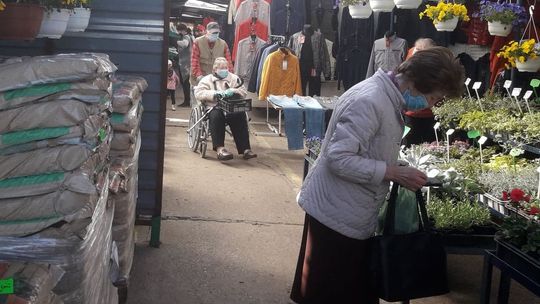 Targowisko miejskie – chętnie odwiedzane, ale bardzo zaniedbane Targowisko miejskie – chętnie odwiedzane, ale bardzo zaniedbane