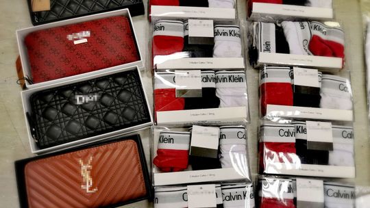 Te podróbki sprzedawał na aukcjach internetowych