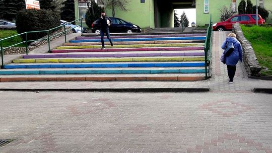 Tęczowe schody z Prostokąta na Kwadrat Tęczowe schody z Prostokąta na Kwadrat