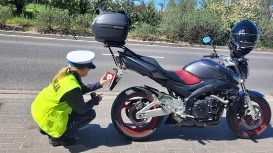 Tego jeszcze nie było. W tym roku policja pierwszy raz wyszła na ulice z kątomierzami [FOTO]