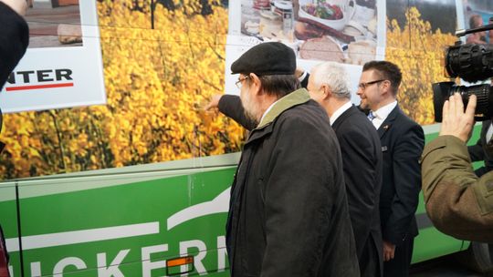 Ten tramwaj promuje Uckemark, a autobus Szczecin