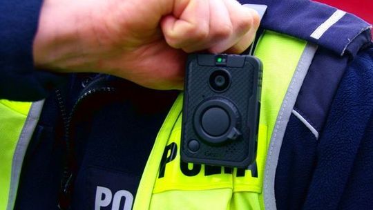 Teraz każdy policjant interwencję nagra kamerą [OBRAZ + GŁOS]