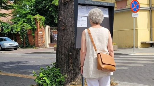 Tęsknić to odnajdywać bliską nam osobę w drobnych gestach, zapachach i starych przedmiotach