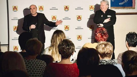 To jest prezent na Dzień Kobiet! Pięć kwadransów humoru przy pełnej sali