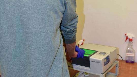 To nastolatek i dwudziestolatek napadli na sklep z pistoletem-zabawką