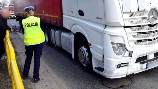 To nie TIR wjechał w starszą kobietę, tylko odwrotnie. Wstępne ustalenia policji