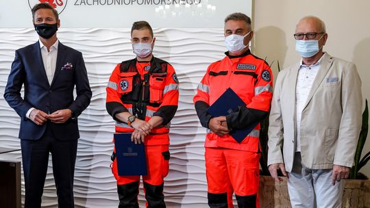 To oni ewakuowali rodzinę z płonącego domu