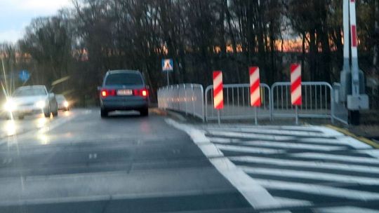 To PKP zafundowało nam takie przejście - twierdzi naczelnik