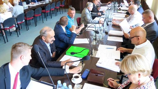 To radni uchwalili drastyczne podwyżki. Ich też trzeba odwołać! – uważają inicjatorzy referendum