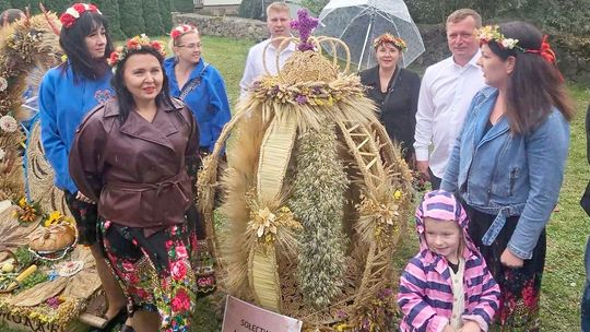 To sołectwo z wyróżnieniem za wieniec na Dożynkach Województwa Zachodniopomorskiego w Przelewicach!