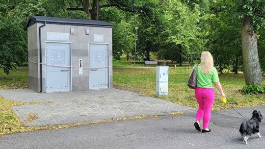 Toaleta publiczna w Gryfinie. Przykład niegospodarności władz