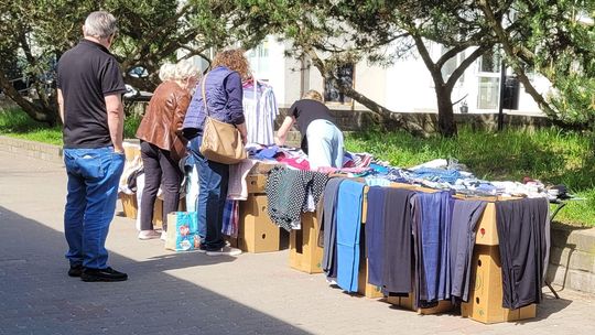 Tolerują handel na murkach w przejściach. O co chodzi władzom miasta?