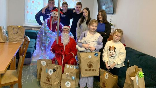 Tomagro z Chojny spełnia świąteczne marzenia dzieci z placówek opiekuńczych w Chojnie i Trzcińsku-Zdroju