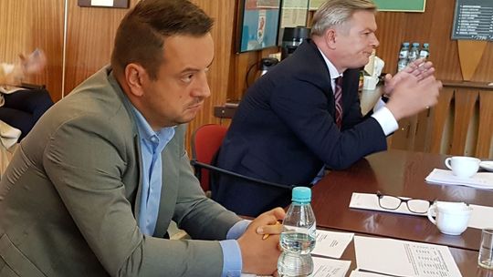 Tomasz Miler rekomendował sprzedaż  kortów i GEM-a