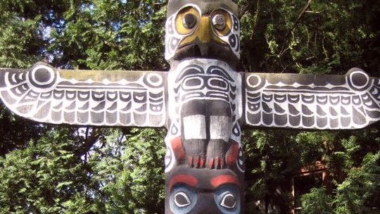 Totem stanie na zasłużonym miejscu