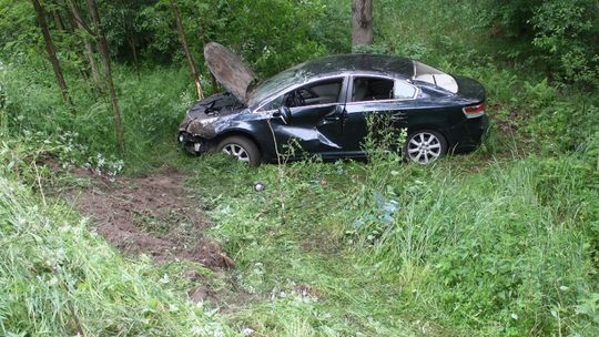 Toyota straciła przyczepność i wszyscy wpadli do rowu