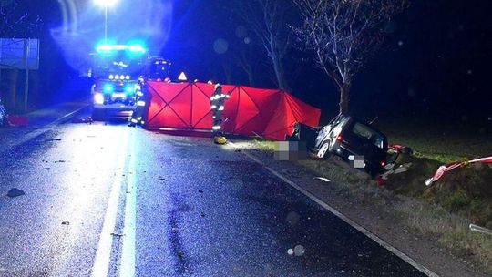 Tragiczny wypadek na południu powiatu gryfińskiego.  Nie żyje 60-letni motorowerzysta