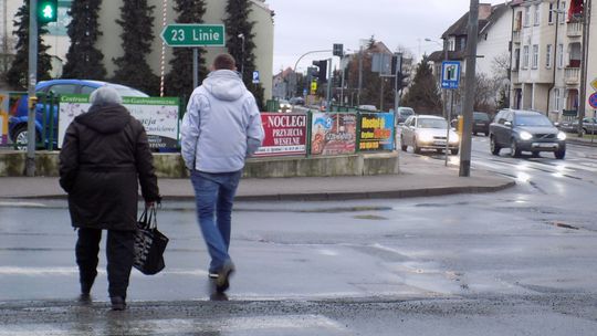 Trudno zdążyć z przejściem na drugą stronę