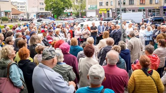 Trzaskobus i uśmiechnięci gryfinianie. Kampania pozytywna, ale i negatywna