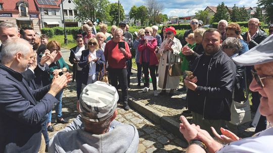 Trzaskobus na południu powiatu gryfińskiego. Aplauz zwolenników [FOTOGALERIA]
