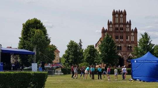 Trzeci dzień bawią się, szkolą i modlą