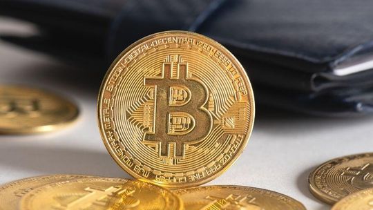 Prezydent pobił rekord z wetowaniem. Trzecie weto w sprawie kryptowalut i reakcja premiera