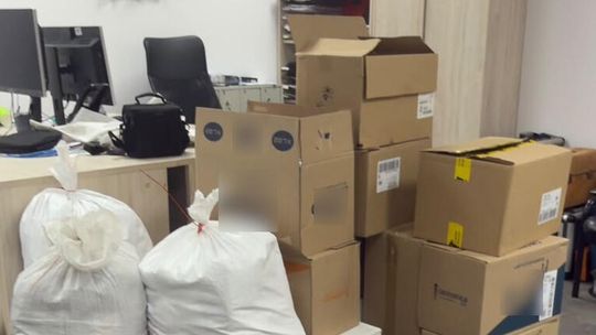 Trzepali na przygranicznym targowisku. Funkcjonariusze KAS zatrzymali 41-latka