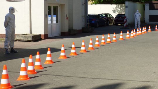 Trzy kobiety zakażone. Kolejni uczniowie na kwarantannie