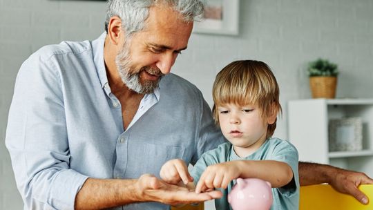 Trzynasta emerytura 2026: ZUS wypłaci pieniądze przed świętami dla 2,4 mln osób