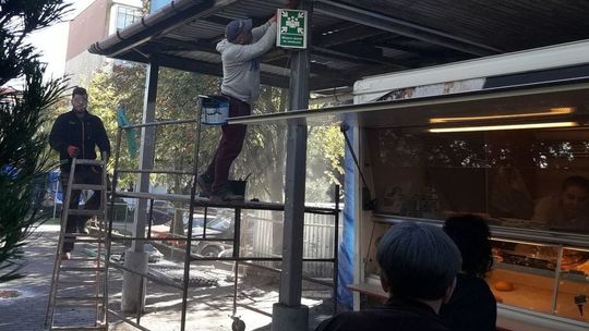 Tu ciepłe bułki, a tu leci z dachu