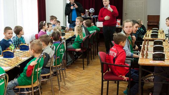 Turek, Nędzarek i Hajdaś wygrali turniej i z innymi szachistami włączyli się w pomoc dla Piotrusia