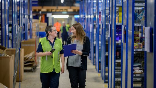 Twoja firma traci pieniądze w magazynie? Brutalna prawda o ręcznym zliczaniu