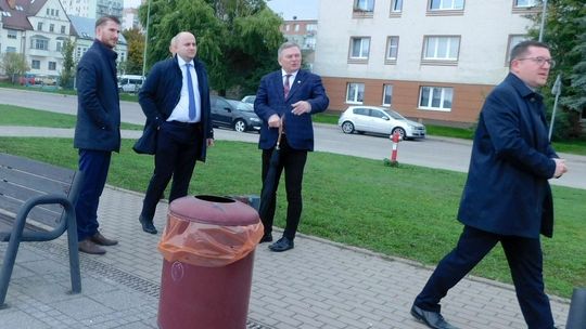 Tworzą w Gryfinie nowe struktury partyjne, o czym poinformowali w niefortunnym miejscu