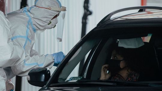 Tylko ostatniej doby u pół setki osób w powiecie wykryto zakażenie. Mniej osób w gryfińskim szpitalu