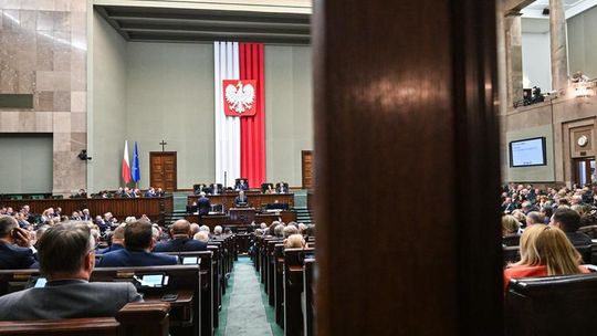 Nowe kary za wagary. Posłowie mocno dostaną po kieszeni Nowe kary za wagary. Posłowie mocno dostaną po kieszeni