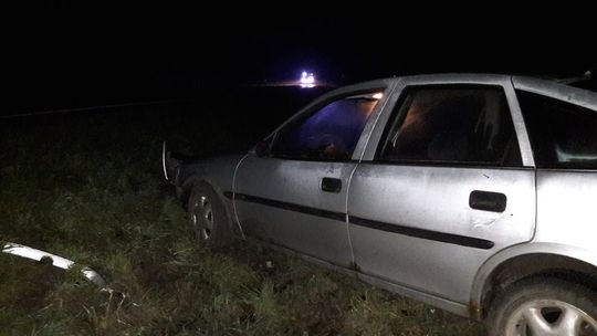 Uciekał przed odbyciem kary, spowodował kolizje a następnie jako autostopowicz zwierzył się policjantowi