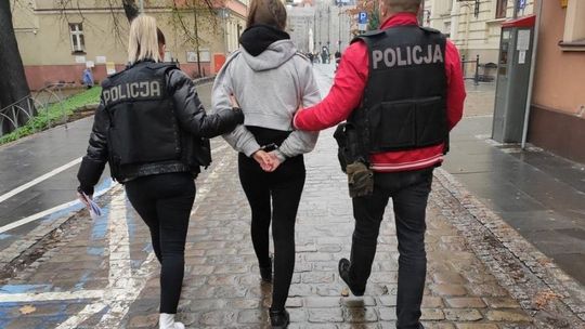 Uciekli z miejsca wypadku. Kobietę i mężczyznę zatrzymała policja