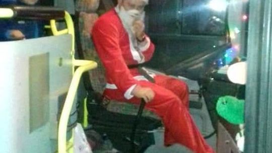 Uczniów do szkoły woził mikołaj