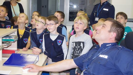 Uczniowie odwiedzili gryfińskich policjantów