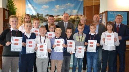 Uczniowie z SP3 w nagrodę pojadą do Warszawy na mecz