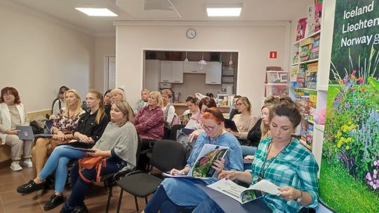 Uczyły się, jak zakładać przydomowe ogródki deszczowe