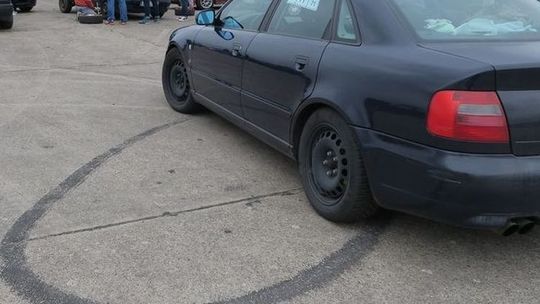 Udaremniono nielegalne wyścigi samochodowe