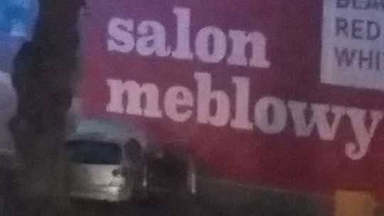 Uderzył w drzewo. Utrudnienia w ruchu w Gryfinie