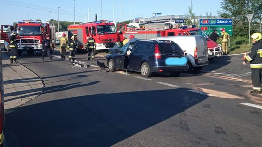 Uderzył w nią nie zważając na pierwszeństwo Uderzył w nią nie zważając na pierwszeństwo
