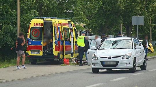 Uderzył w rowerzystę. Starszy mężczyzna w szpitalu