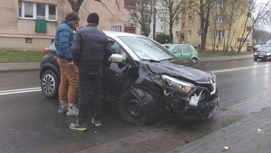 Uderzyła w latarnię w centrum Gryfina