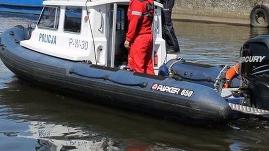 Uderzyła w nich płynąca barka