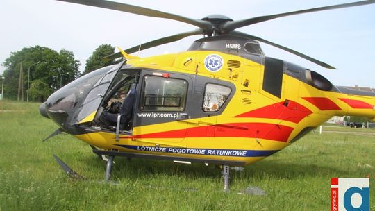 Ugodził go nożem. Rannego zabrał helikopter Ugodził go nożem. Rannego zabrał helikopter