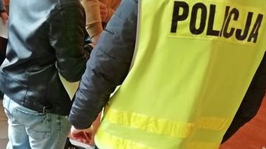 Ukradł urzędniczce w urzędzie torebkę. Płacił za zakupy skradzioną kartą